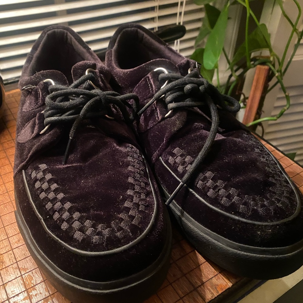 T.U.K. Footwear Black Suede D-Ring Sneaker M 11